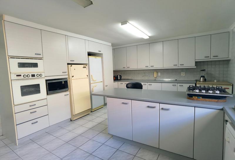 6 Bedroom Property for Sale in Cravenby Western Cape